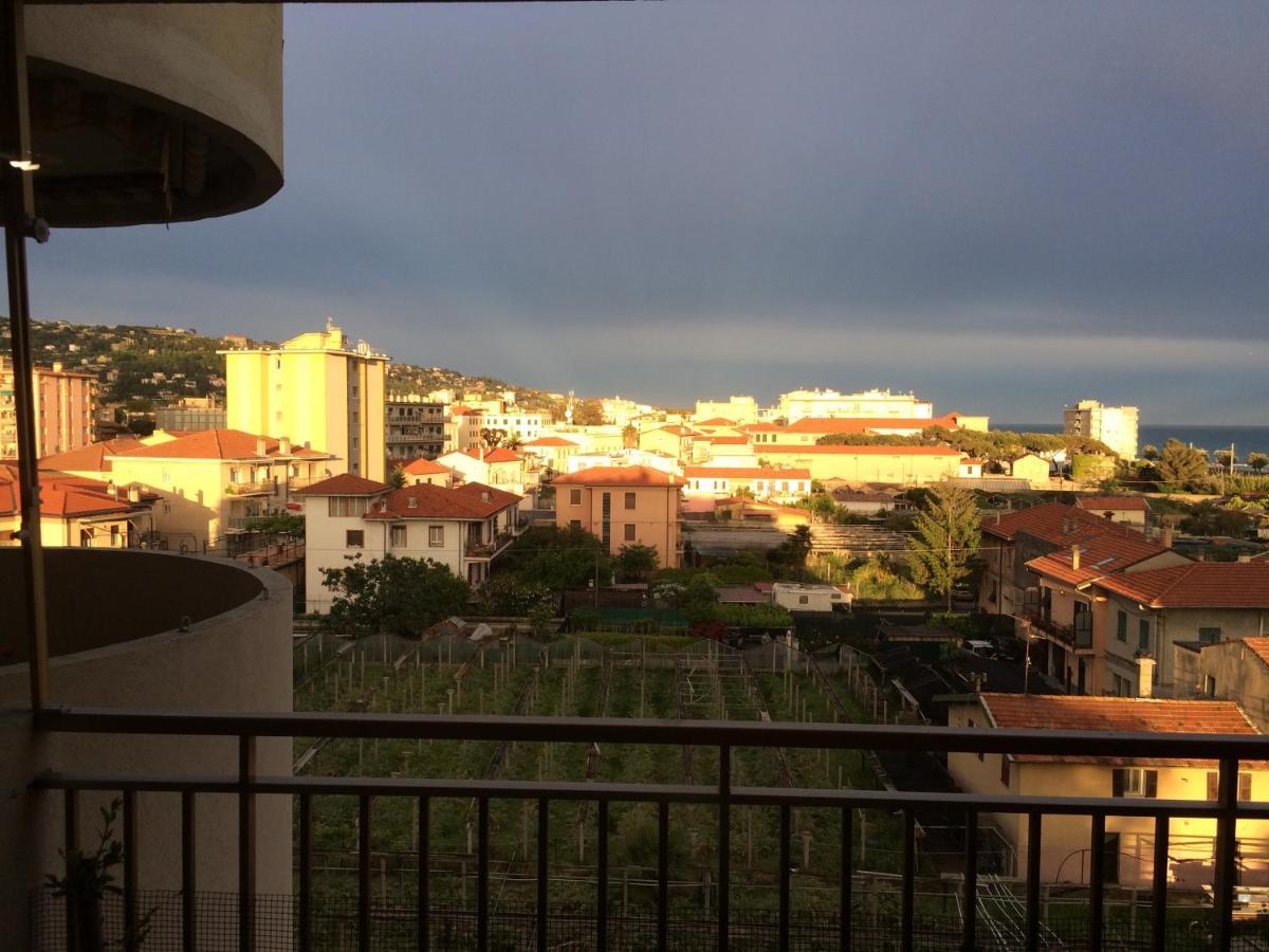 Appartamento - Terrazzo Vivibile Vista Mare, Wi-Fi Gratuito Vallecrosia Exteriör bild
