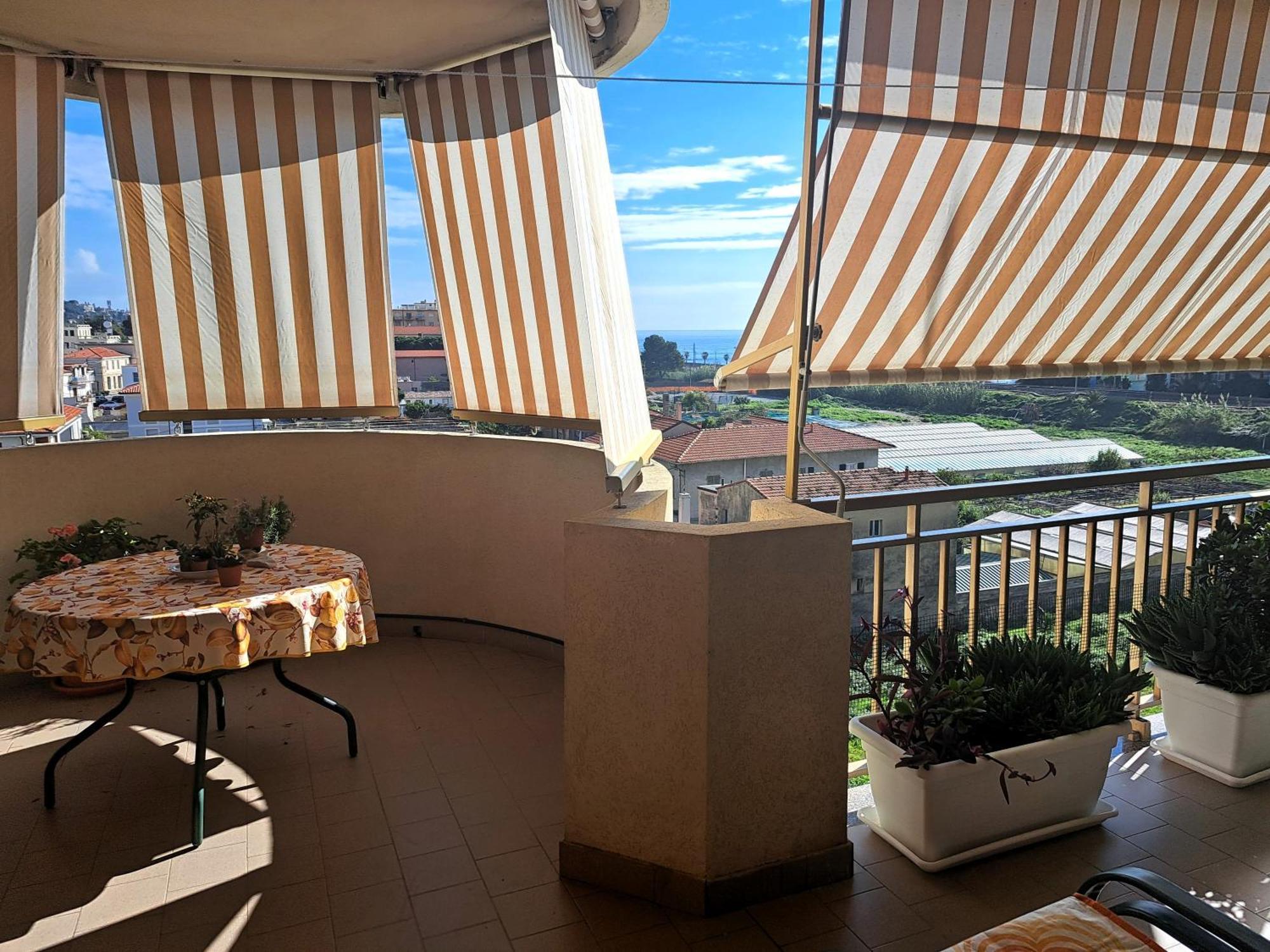 Appartamento - Terrazzo Vivibile Vista Mare, Wi-Fi Gratuito Vallecrosia Exteriör bild